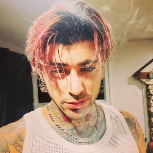 Neuer fresher Look: Zayn Malik trägt seine Haare jetzt pink!