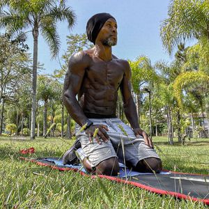 Kaum zu glauben: Ex-Fußball-Star (45) zeigt Mega-Sixpack