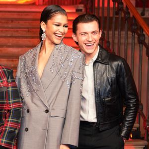 Erwischt! So lässig gehen Tom Holland und Zendaya spazieren