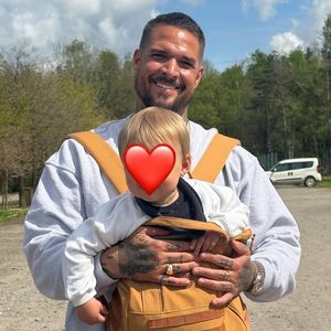 "Sehr wunder Po": Zico Banach musste mit Baby Pepe zum Arzt