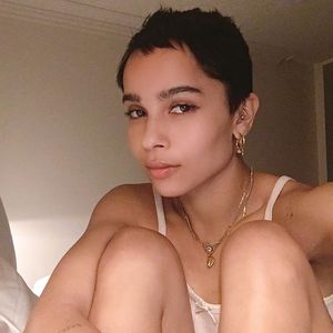 Brandneuer Haar-Look: Zoë Kravitz überrascht mit Pixie-Cut