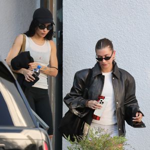 Bummel mit Hailey: Zoe Kravitz wieder ohne Ring unterwegs