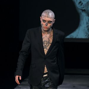 Weggefährte klagt an: Litt "Zombie Boy" unter seinem Fame?