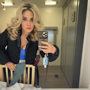 Zooey Deschanel mit blonder Perücke kaum wiederzuerkennen!