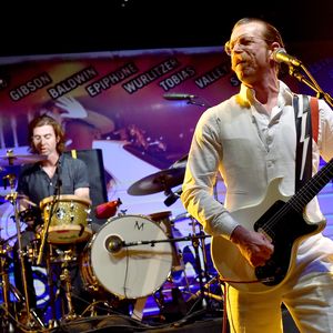 Paris: Eagles of Death Metal retten sich durch die Hintertür
