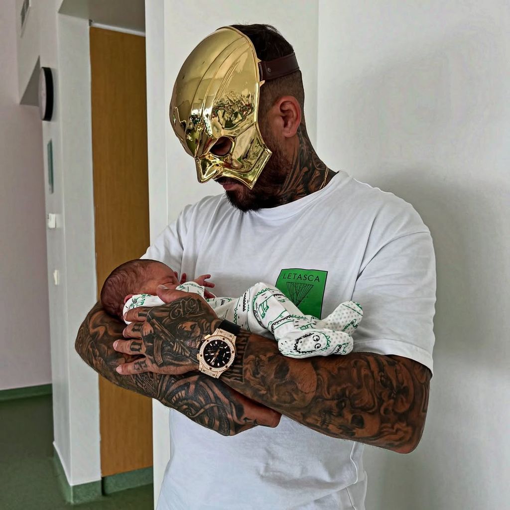 18 Karat mit seinem Sohn Amaro Adriano, September 2026