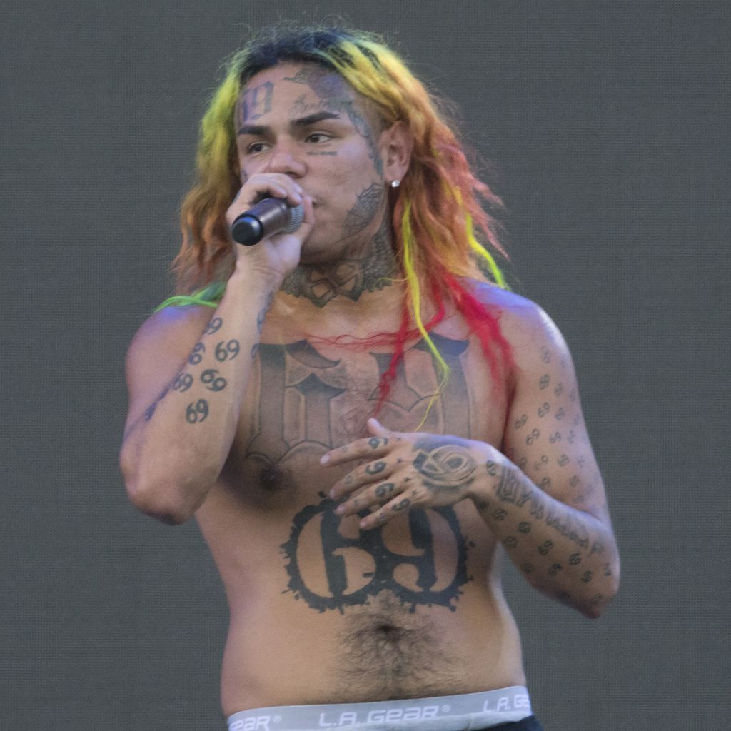 6ix9ine während eines Konzerts im März 2018
