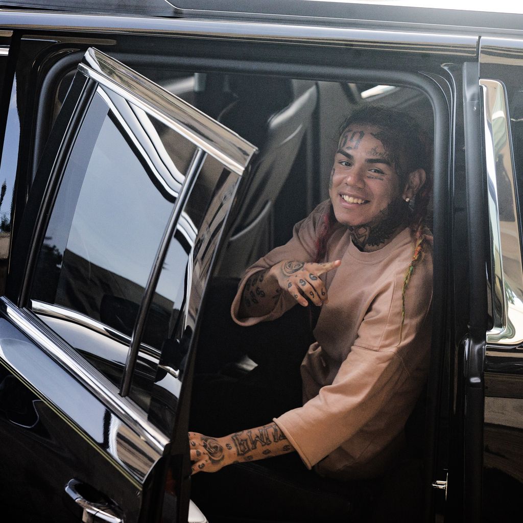 6ix9ine vor dem Gericht im August 2018