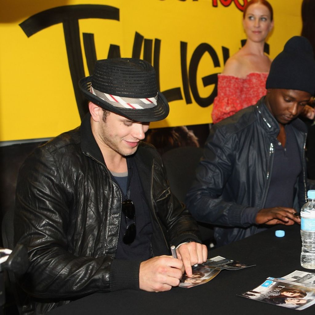 Kellan Lutz und Edi Gathegi