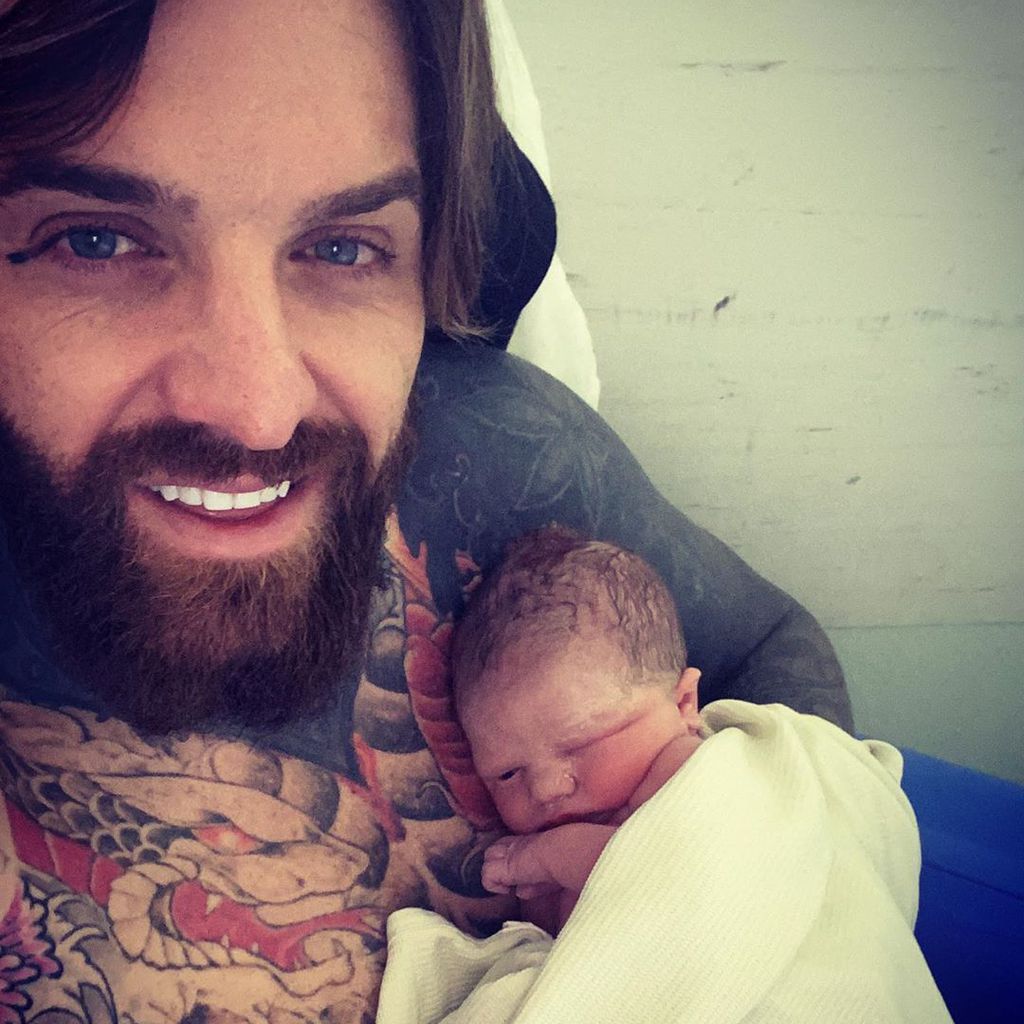 Aaron Chalmers mit seinem Sohn