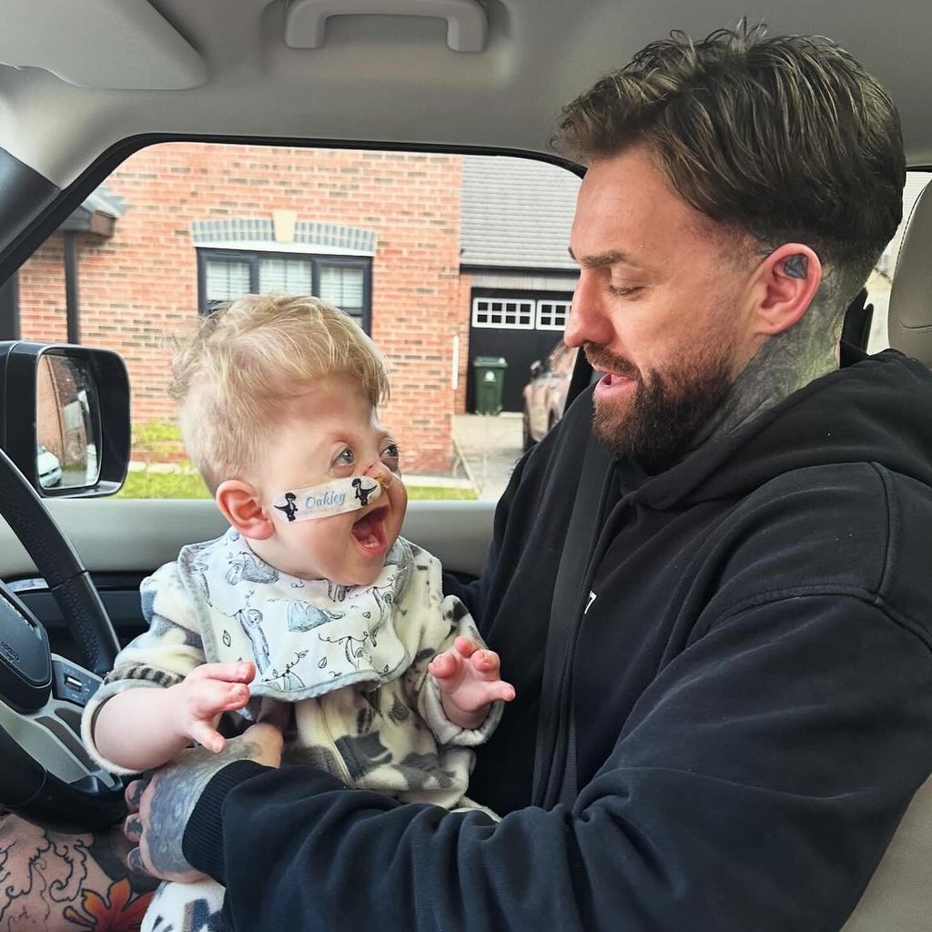 Aaron Chalmers mit seinem Sohn Oakley