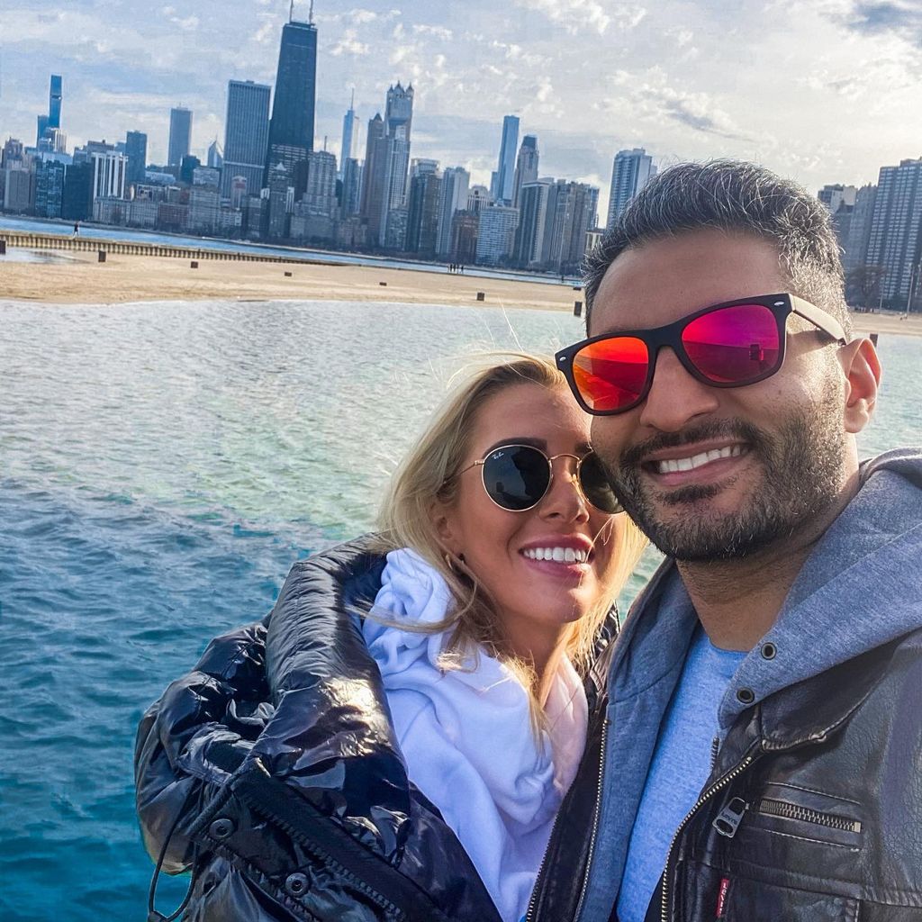 Abhishek Chatterjee (r.) mit seiner Freundin Emily