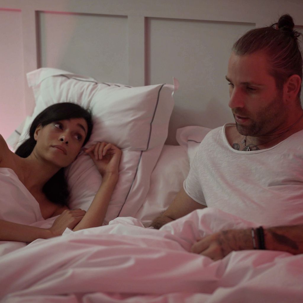 Abiba Makoya Bakayoko und Andree Katic in einer Szene bei "Afterglow"