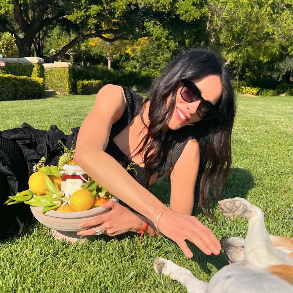 Abigail Spencer in Herzogin Meghans Garten