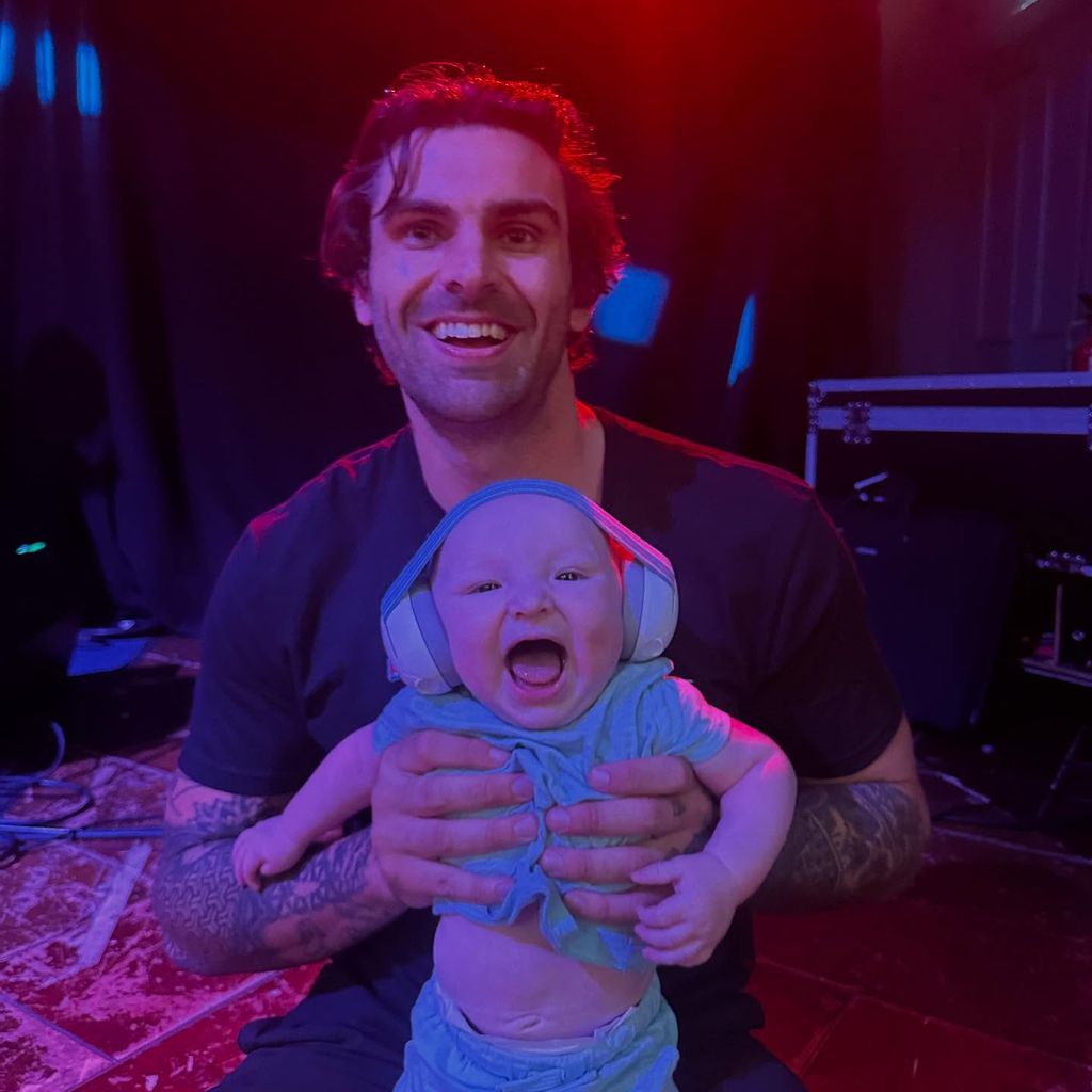 Adam Collard mit seinem Sohn Leo