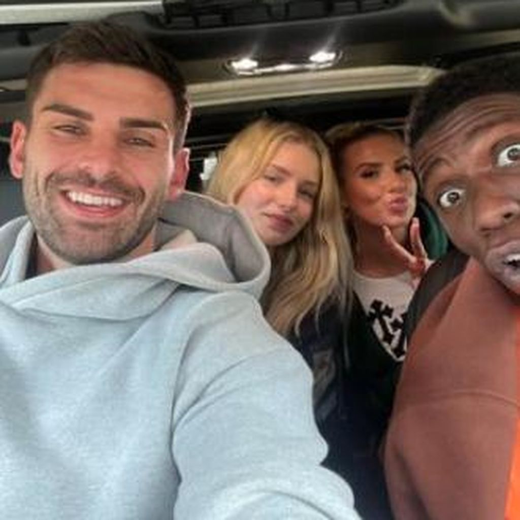 Adam Collard und Lottie Moss mit anderen "Celebs Go Dating"-Kandidaten