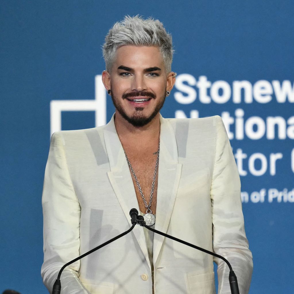 Sänger Adam Lambert 2024 im Stonewall National Monument Visitor Center