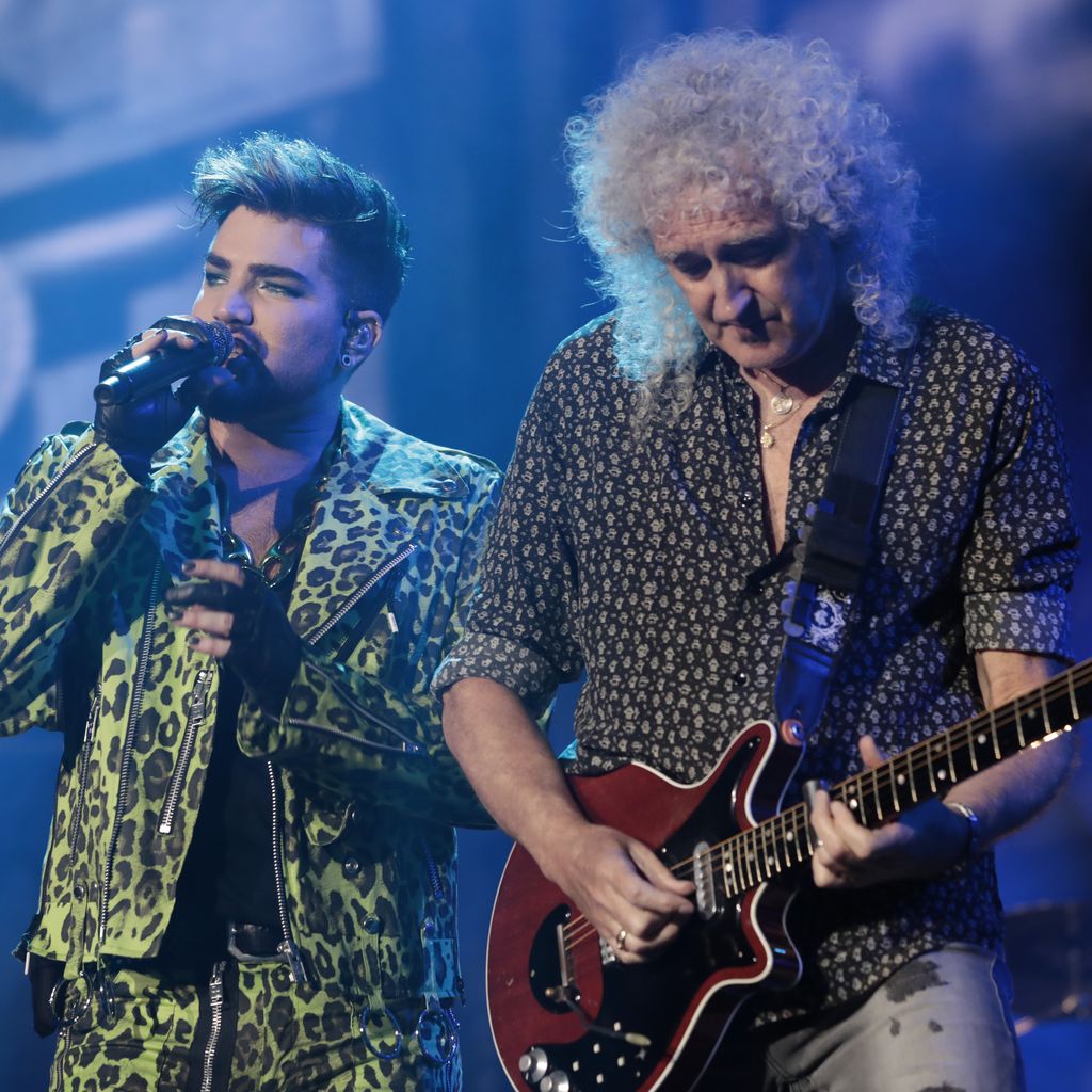 Adam Lambert und Brian May bei einem Konzert von Queen