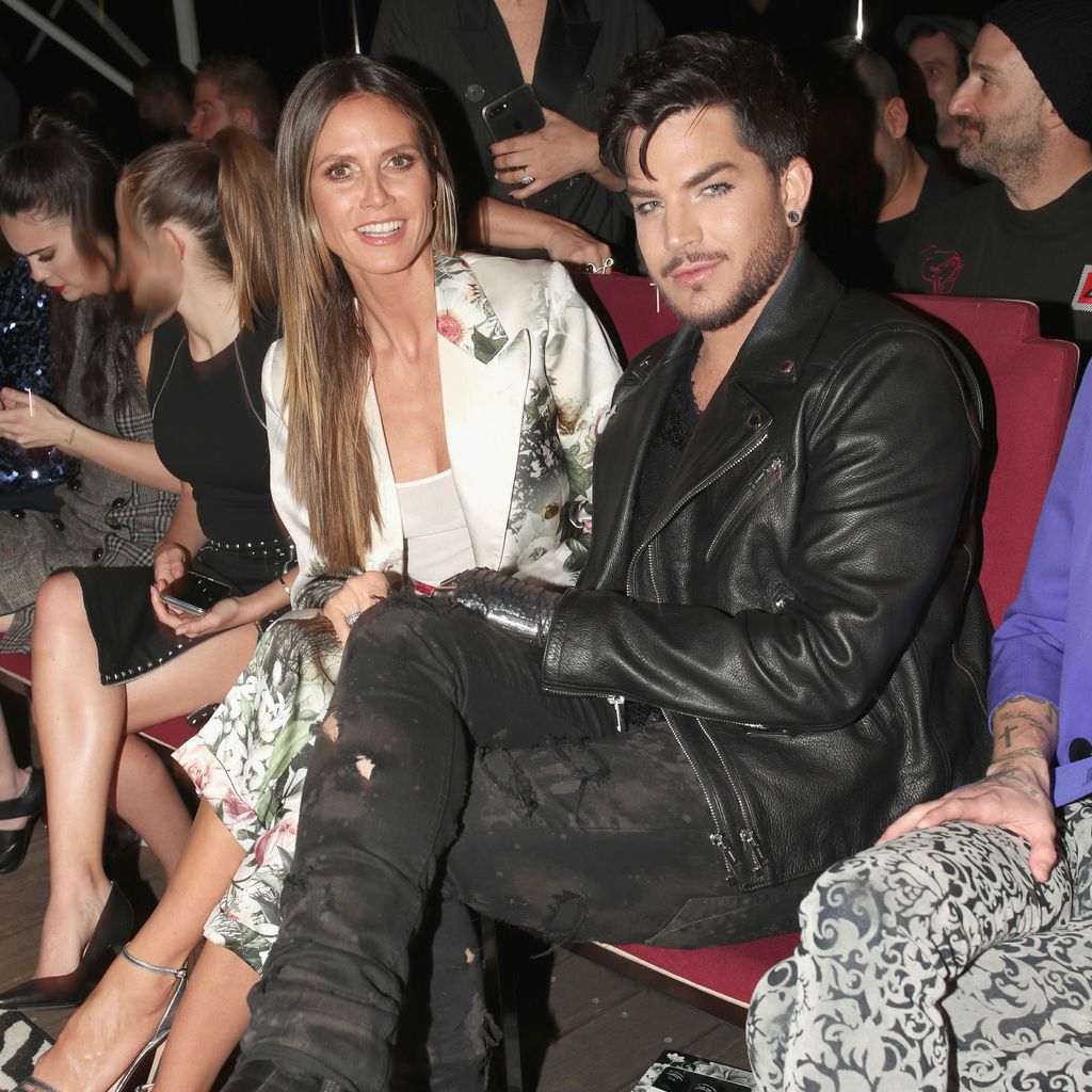 Adam Lambert und Heidi Klum, links von ihr sitzt ihre Tochter Leni Klum