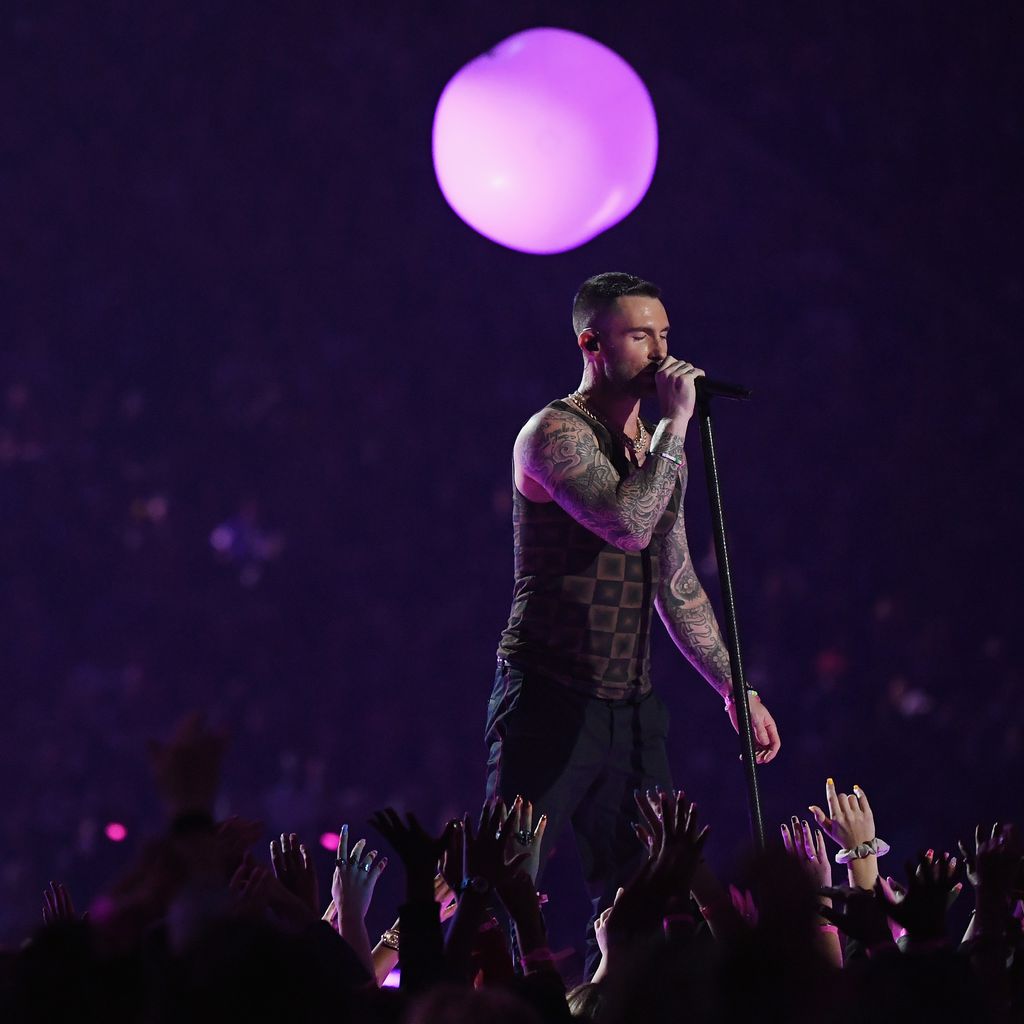 Adam Levine in der Halbzeitshow des Super Bowl