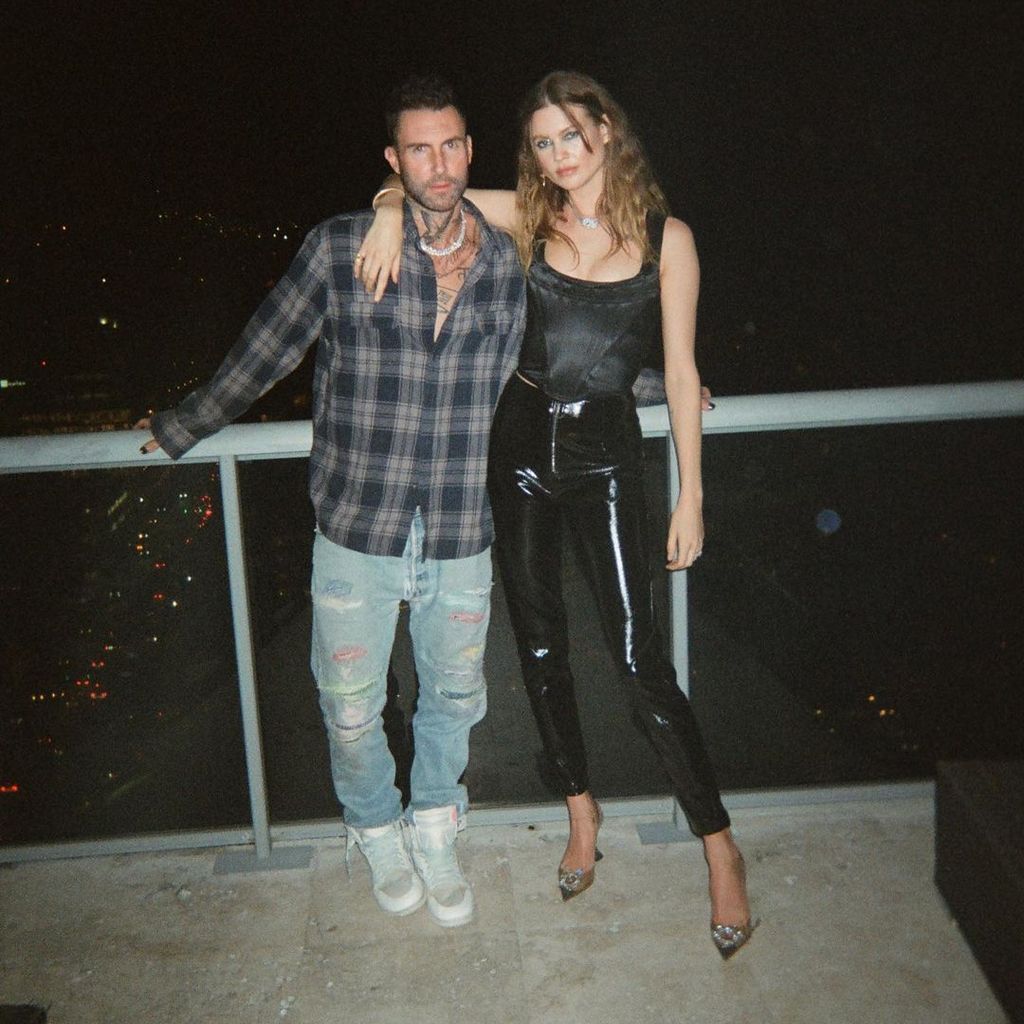 Adam Levine und Behati Prinsloo im Dezember 2021