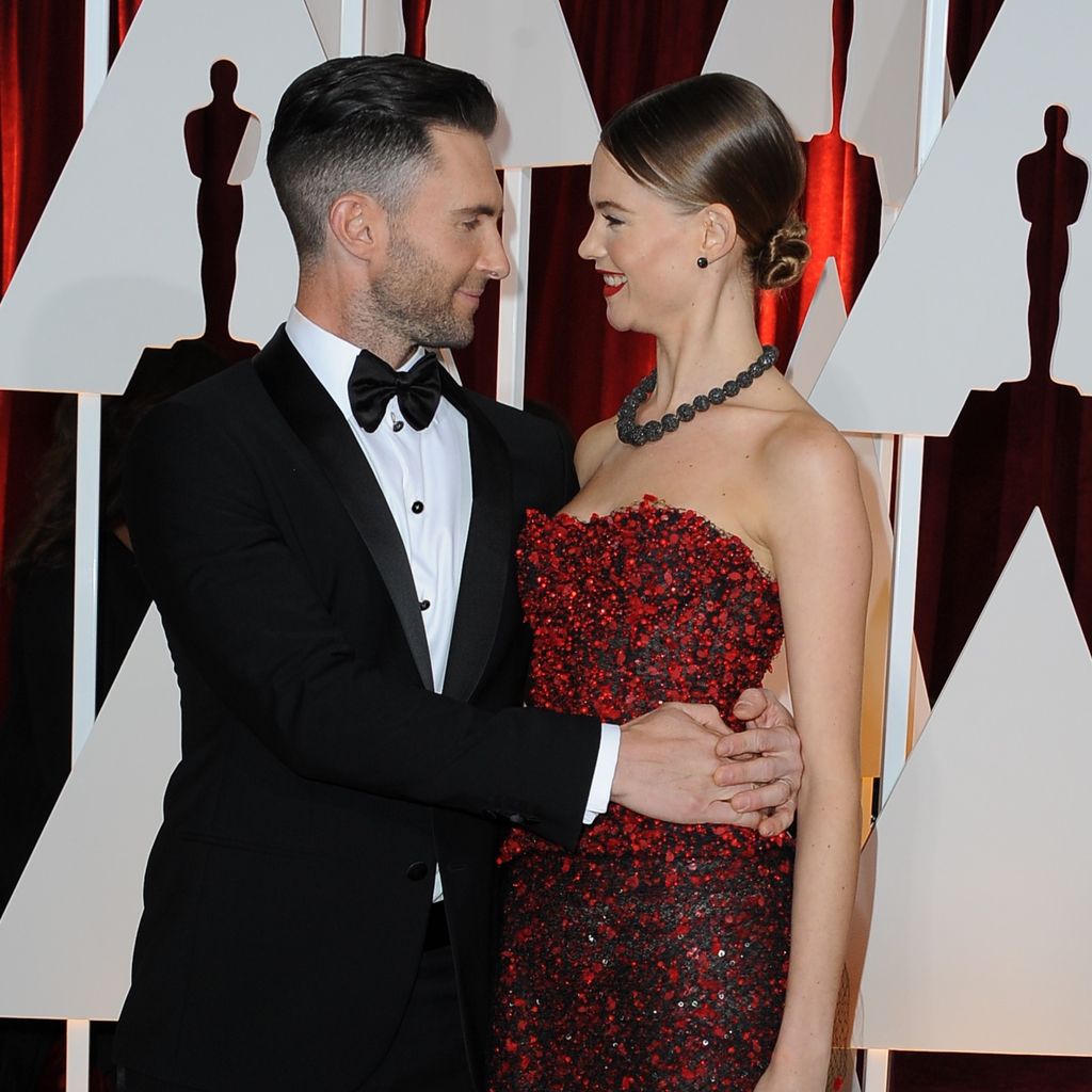 Adam Levine und Behati Prinsloo bei den Oscars, 2015