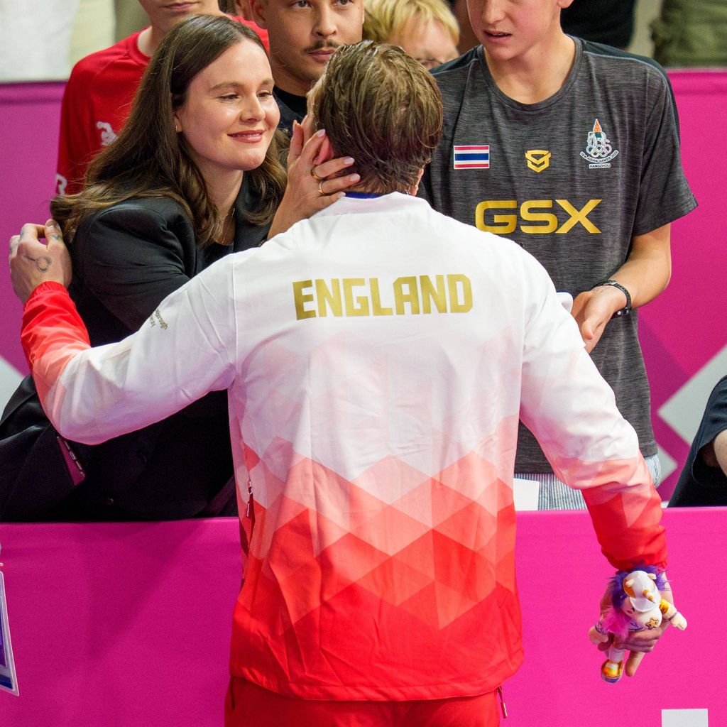 Holly und Adam Ramsay-Peaty nach Bronze über 100 m Brust bei den Commonwealth Games in Glasgow