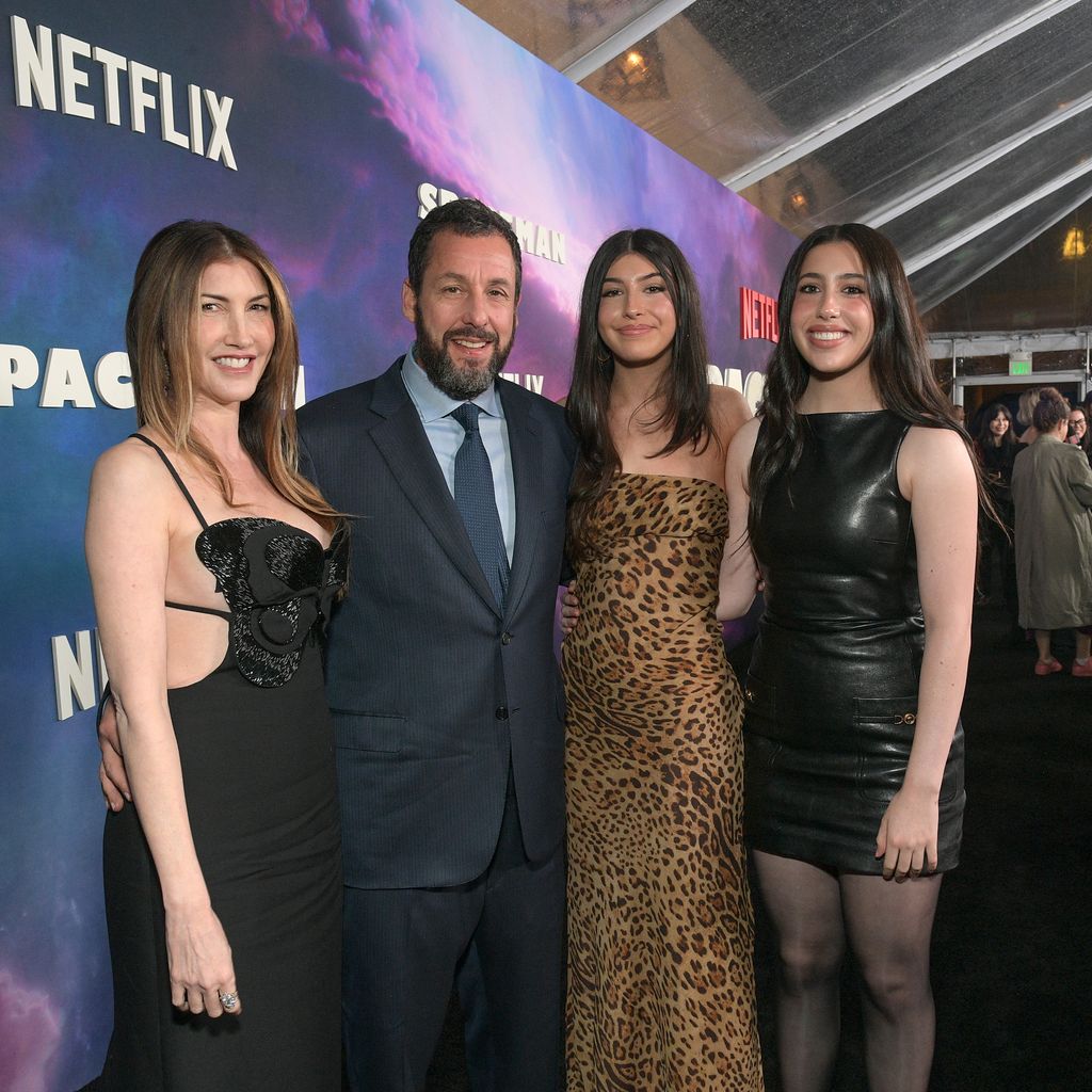 Adam Sandler mit Frau Jackie und seinen Töchtern