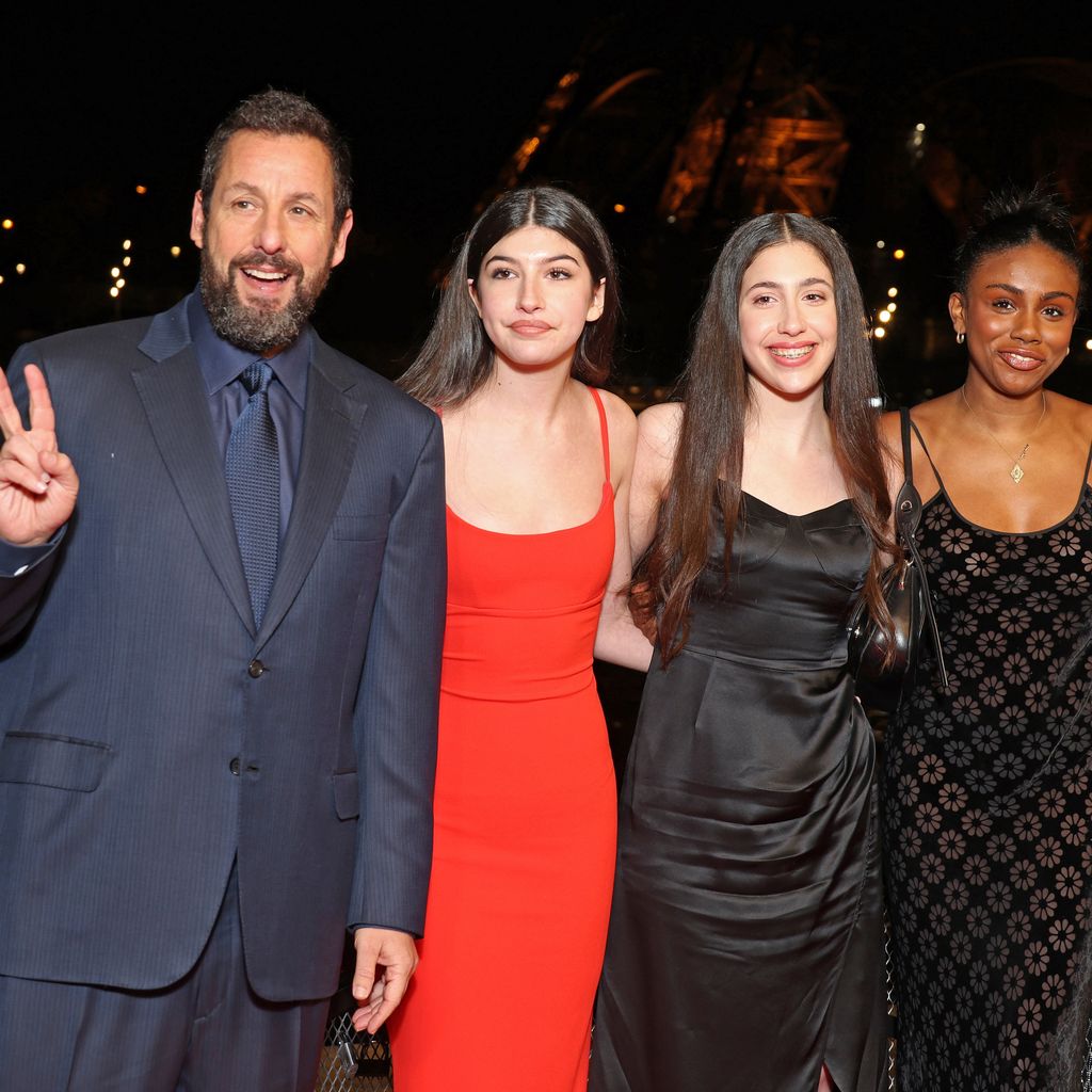 Adam Sandler, Sunny Sandler, Sadie Madison Sandler, eine Freundin und Jackie Sandler in Paris