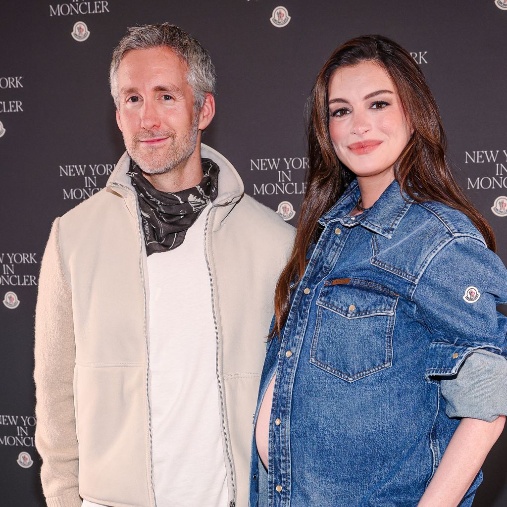 Adam Shulman und Anne Hathaway bei der Eröffnung des Moncler-Flagshipstores an der Fifth Avenue in New York City