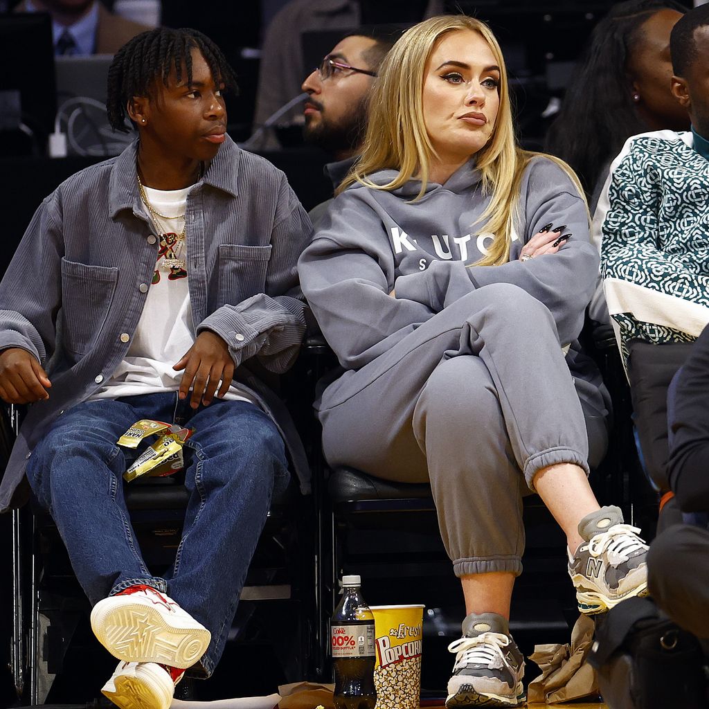 Adele in der ersten Reihe bei einem Basketballspiel