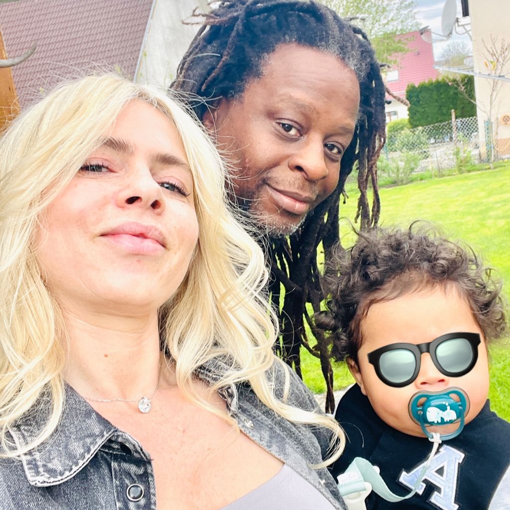 Adelina Adebisi, Mola Adebisi und ihr Sohn an Ostern 2025
