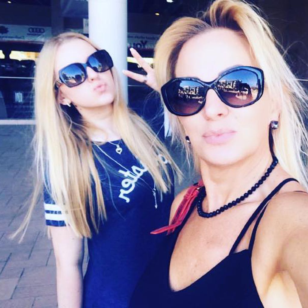 Adeline Norberg (li.) neben ihrer Mutter Claudia, 2019