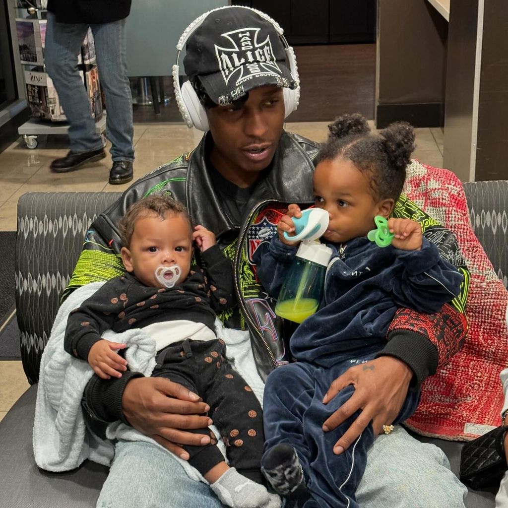 A$AP Rocky mit seinen Söhnen Riot und RZA
