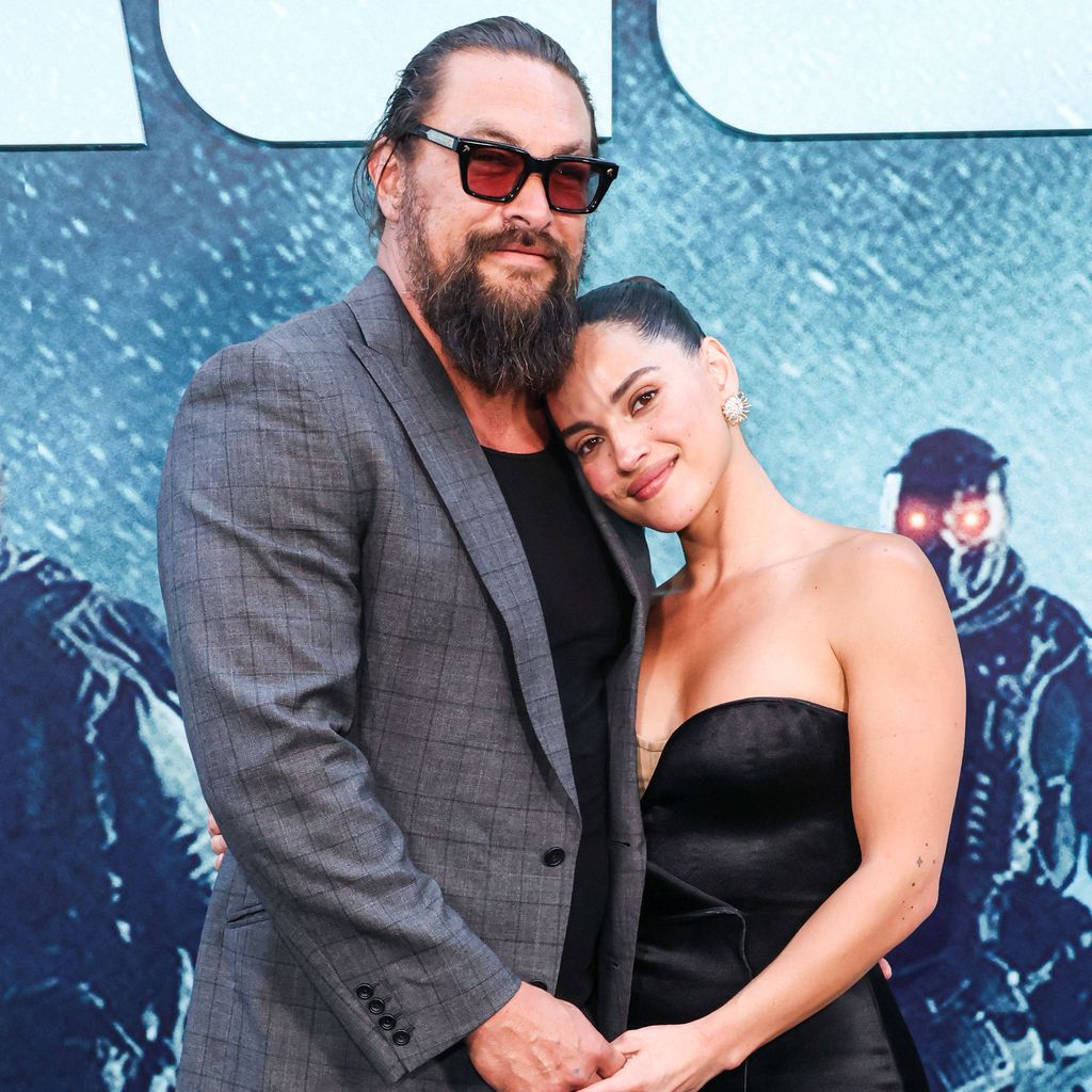 Bei der Premiere von "Onslaught": Jason Momoa und Adria Arjona ganz verliebt