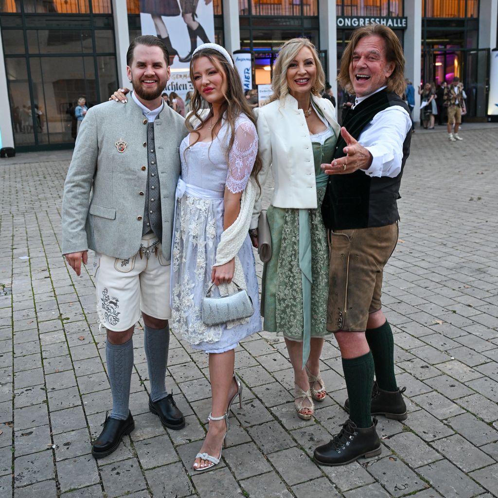 Adrian Louis, Joelina Drews, Ramona Drews und Jürgen Drews im September 2024