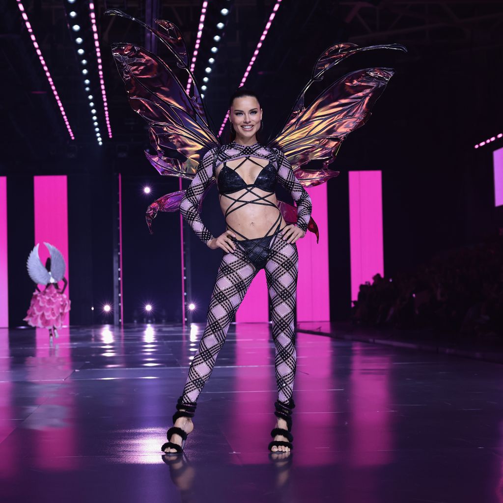 Adriana Lima bei der Victoria's Secret Fashion Show 2024