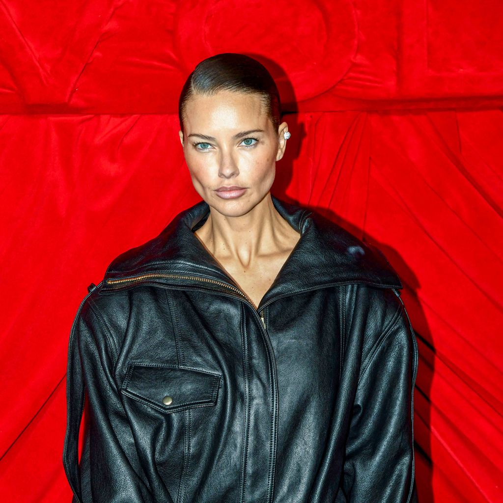 Adriana Lima beim Revolve Launch Magazine Photocall während der Paris Fashion Week, 29. September 2026, Paris