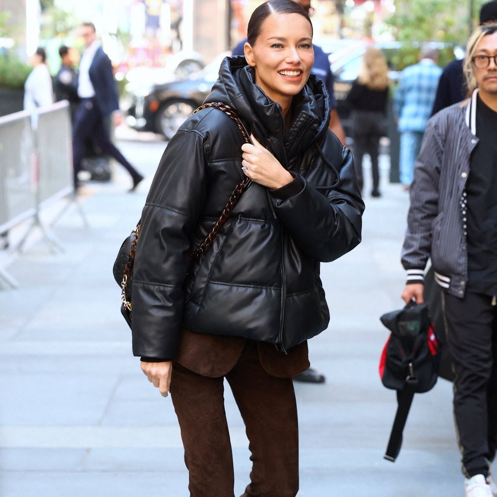 Adriana Lima trifft für die Today Show bei den NBC Studios in New York ein, 13. Oktober 2026