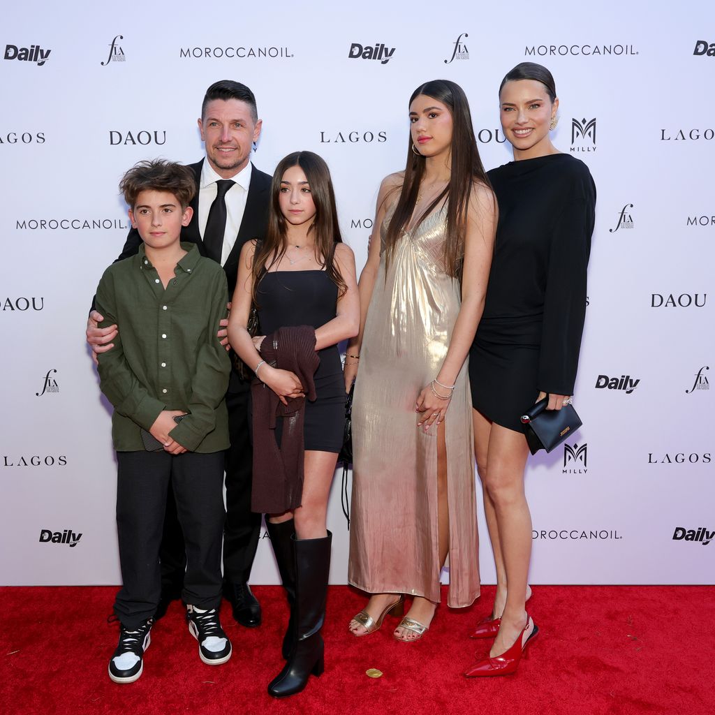 Adriana Lima mit ihrer Familie, April 2025