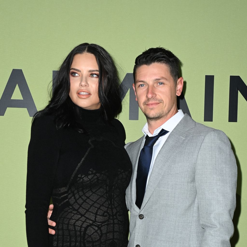 Adriana Lima und Andre Lemmers im März 2022 in Paris