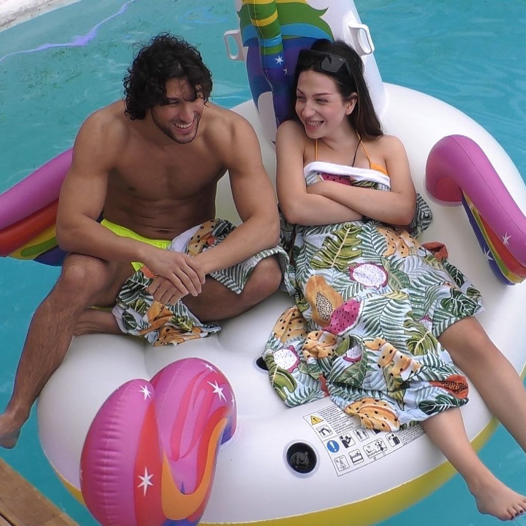 Adriano und Jessica in der ersten "Love Island"-Folge