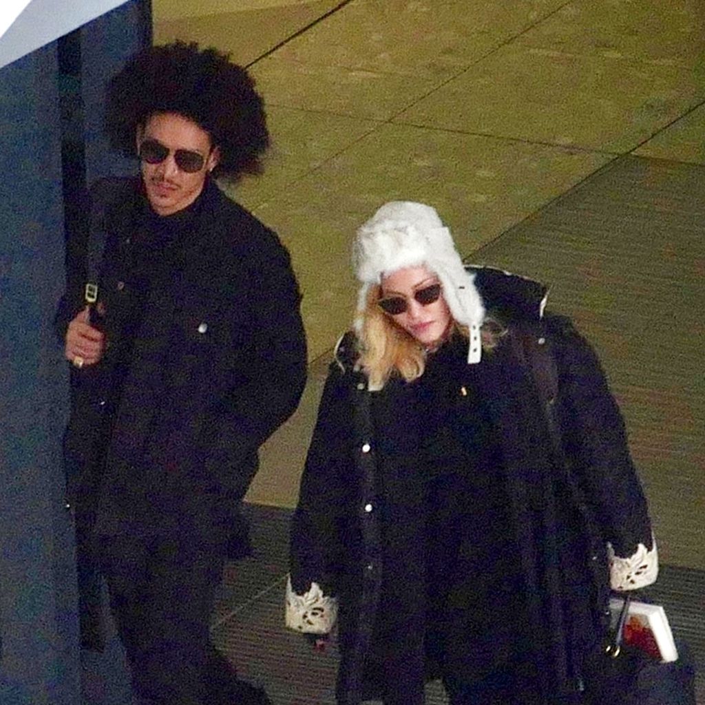 Ahlamalik Williams und Madonna am Flughafen in London