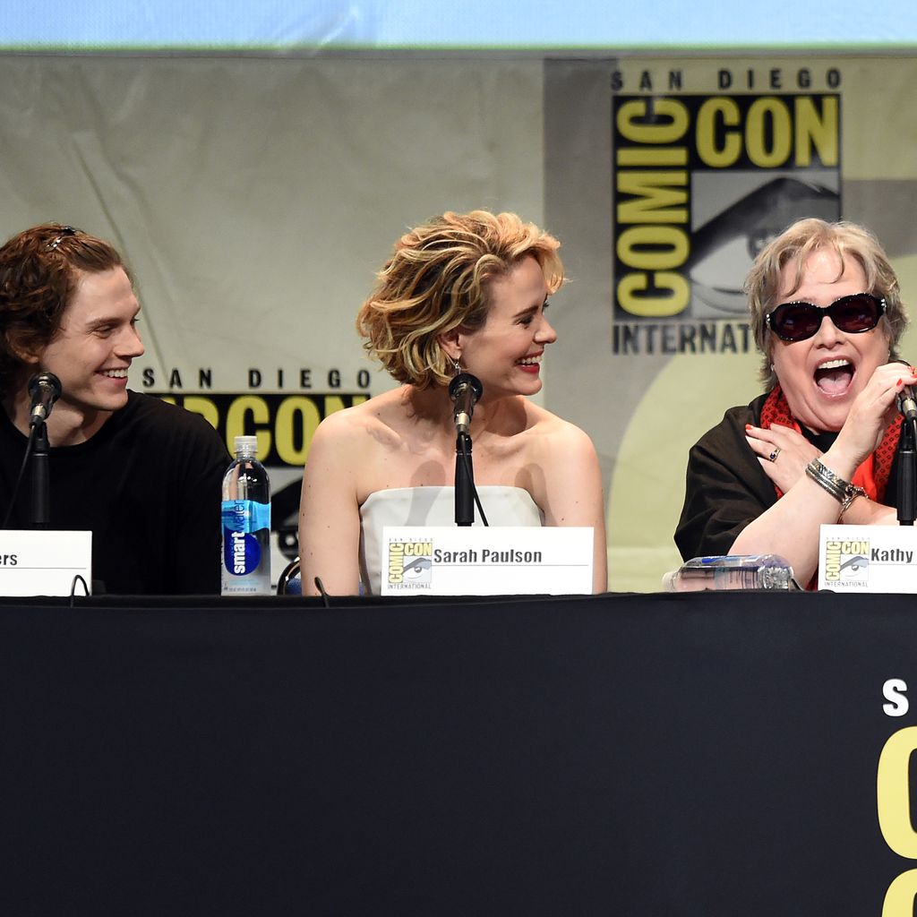 Evan Peters, Sarah Paulson und Kathy Bates bei der Comic-Con in San Diego 2015
