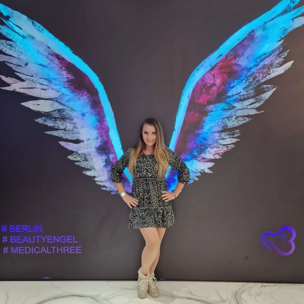 Aische Pervers, Erotik-Model