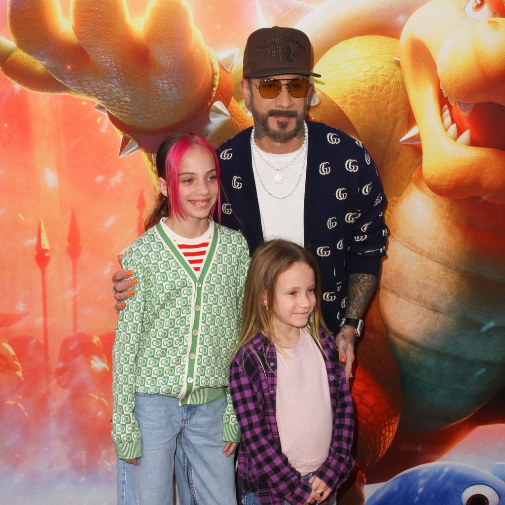 AJ McLean mit seinen Töchtern bei der Premiere von "The Super Mario Bros. Movie" in Los Angeles, April 2023