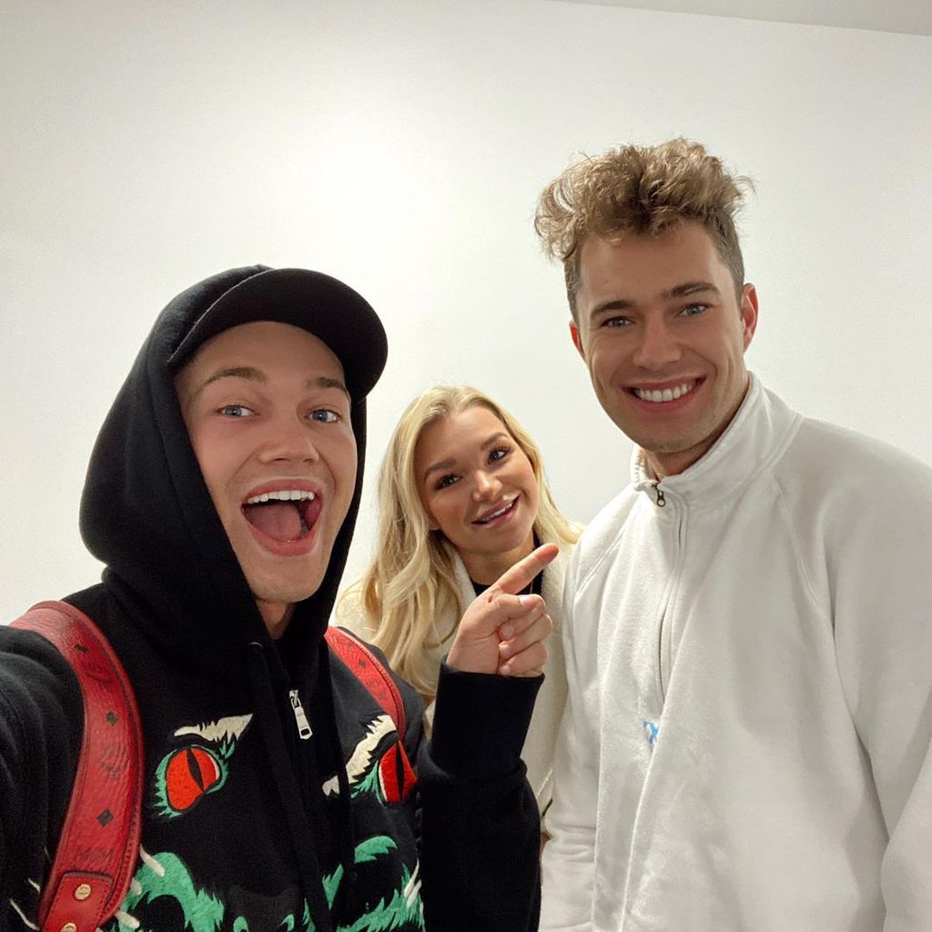 AJ Pritchard mit seiner Freundin Abbie und seinem Bruder Curtis