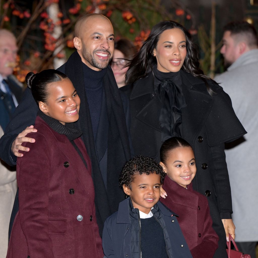 Marvin und Rochelle Humes besuchen mit ihren Kindern den "Together At Christmas"-Gottesdienst in London