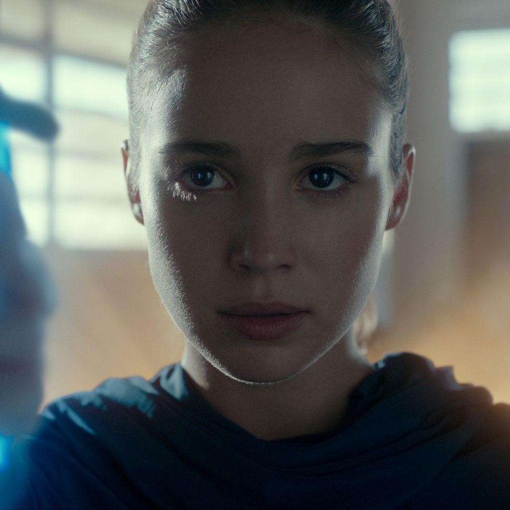 Alba Baptista am Set von "Warrior Nun"