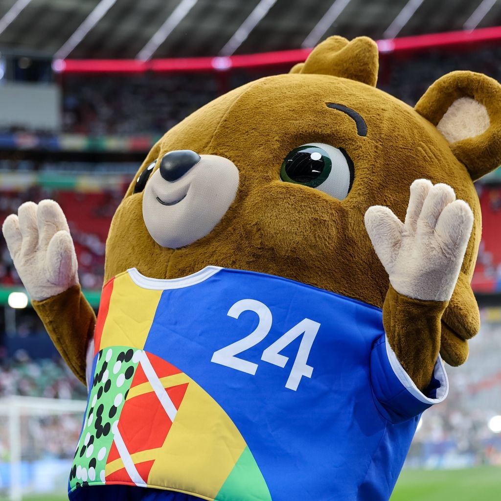 Maskottchen Albärt in der Munich Football Arena beim EM-Spiel Deutschland gegen Schottland am 14.06.2024